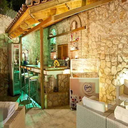 Viaros Aparthotel 4*