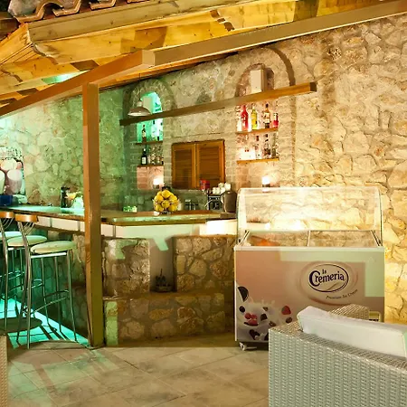 Aparthotel Viaros