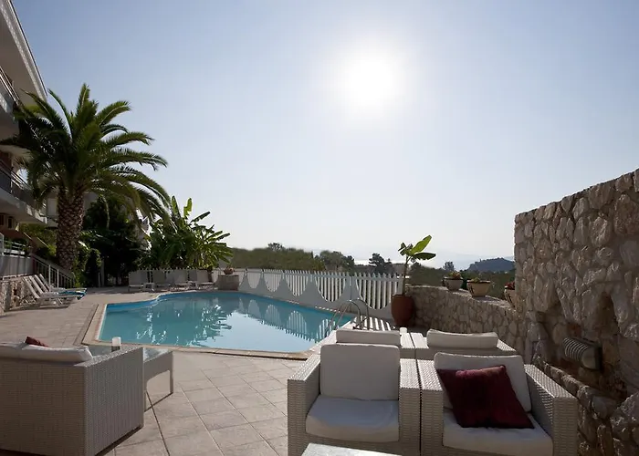 Viaros Apartmanhotel