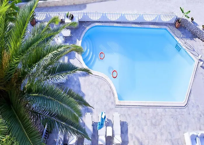 فياروس للشقق الفندقية تولو